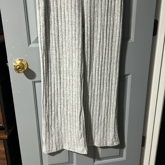 Cozy soft romper size large with tank top sleeves - Picture 3 of 4